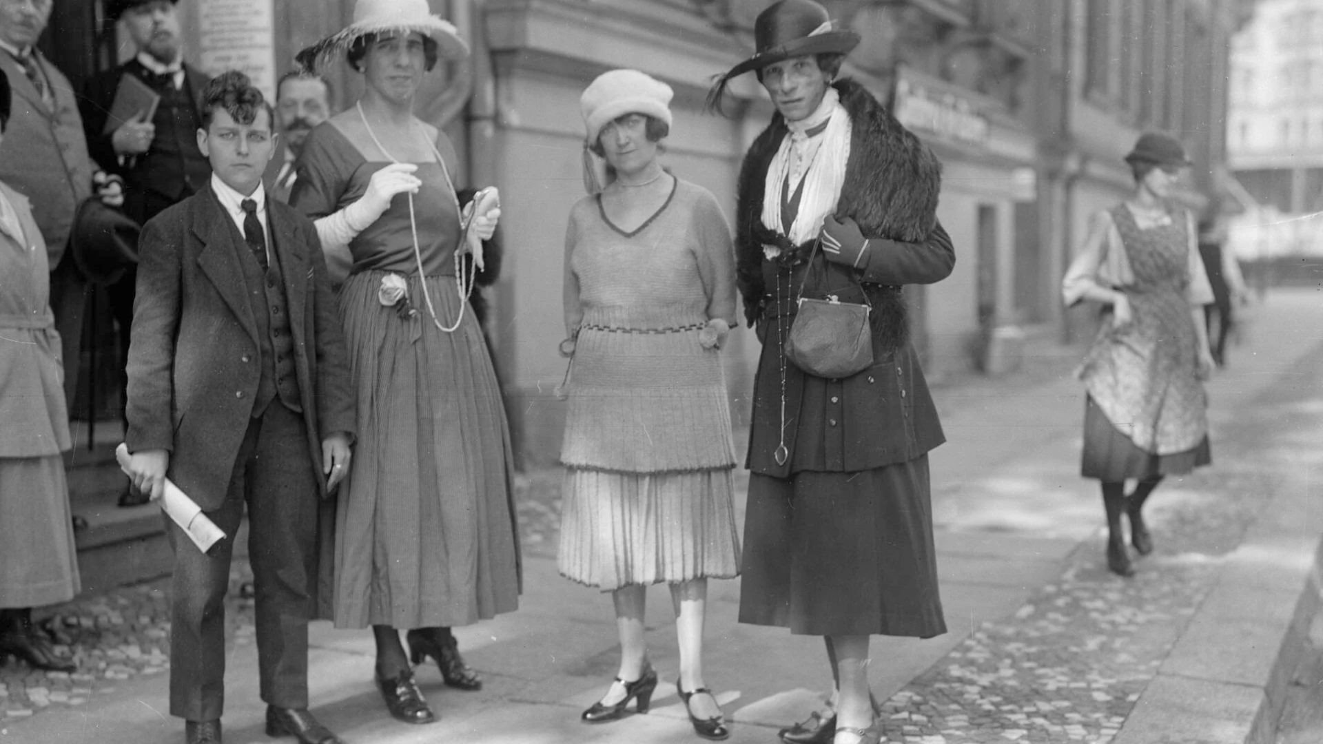  Посетители перед зданием Института сексологии, 1921 год 
